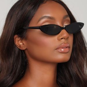 “Growl Power” Cat Eye Sunglasses - Black